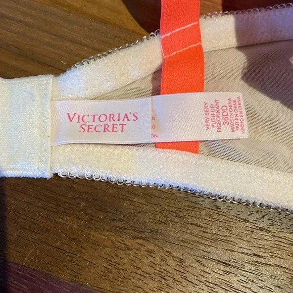 Victoria’s Secret Very Sexy Polka Dot Push-Up Bra, size 36DD - Picture 3 of 7